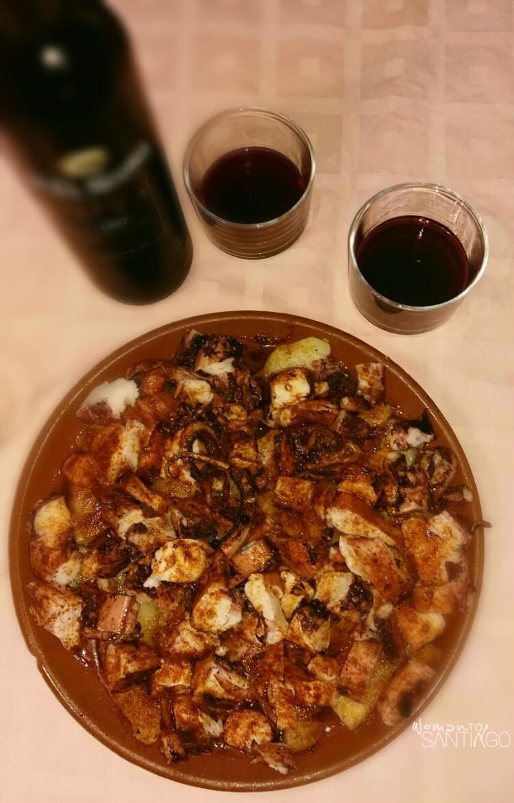 pulpo a la gallega con vino