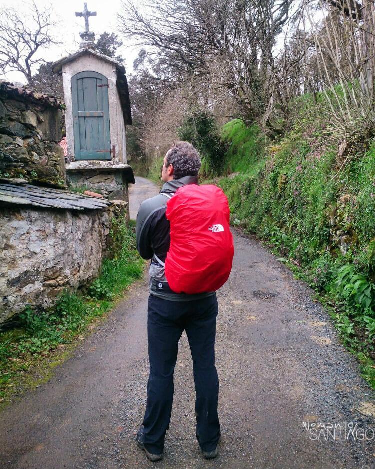 peregrino posando de espaldas