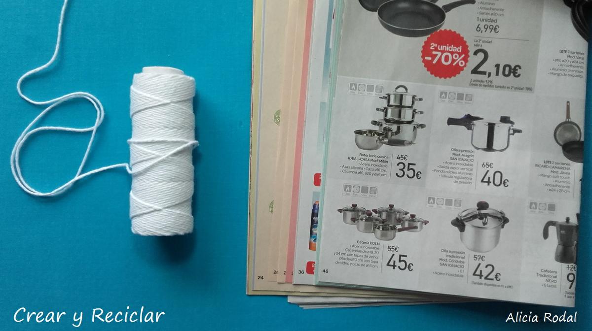 Mini tendedero plegable de ropa para casa de muñecas con reciclaje DIY