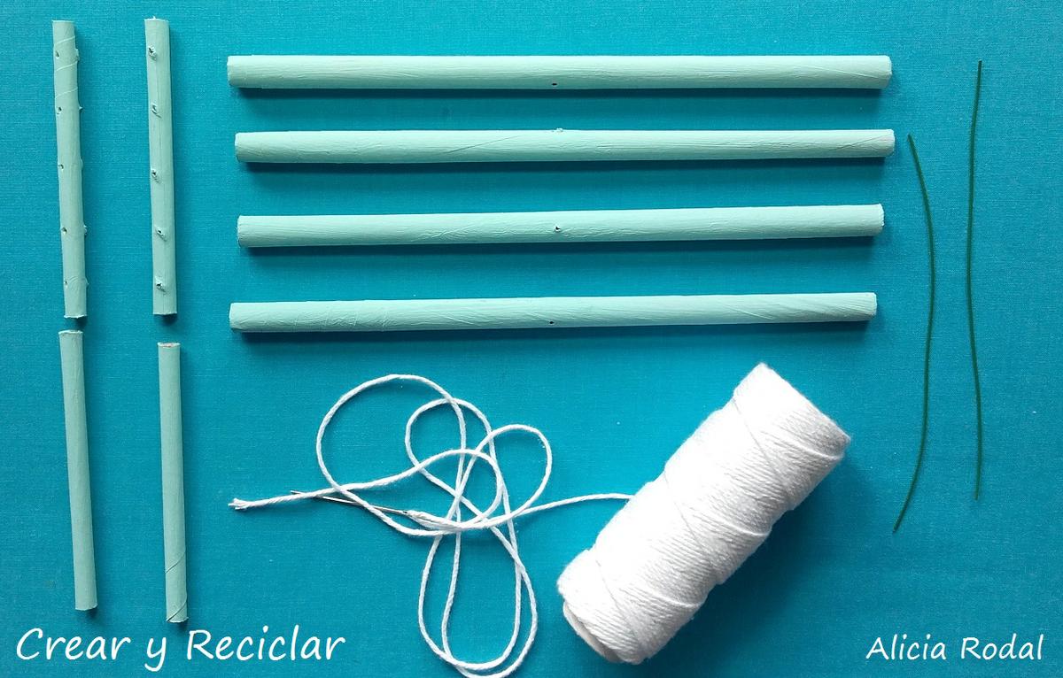 Mini tendedero plegable de ropa para casa de muñecas con reciclaje DIY