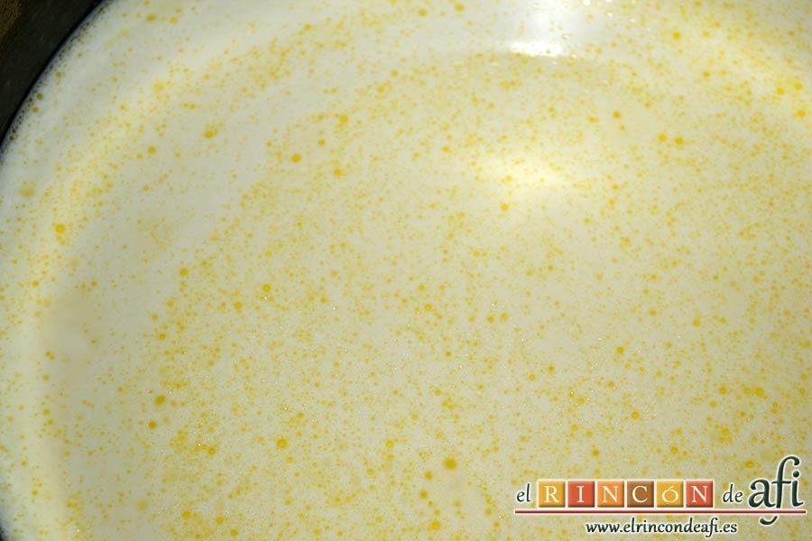 Pastel de cuajada con almendras, dejar cocer