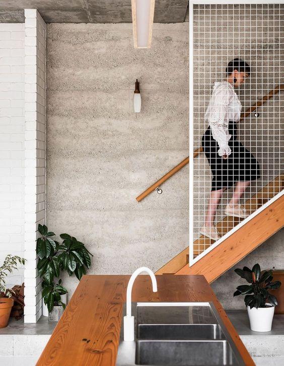 escalera con hormigon visto y madera