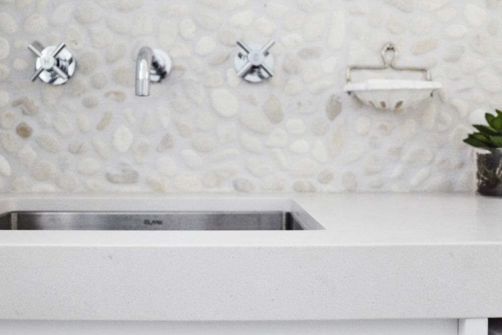 Antes_después_reforma_vivienda_de_estilo_Slow_Design_detalle-revestimento-lavandería-22