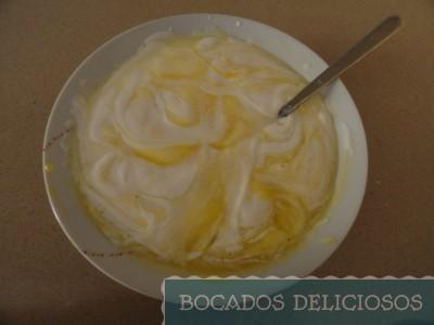 Realizamos la mecla-con huevo, nata (crema de leche), azúcar y demás