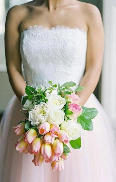 Bouquet con tulipanes