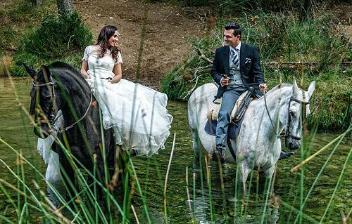 Novios en su boda ecológica