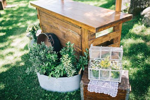 Decoración de boda en bosque