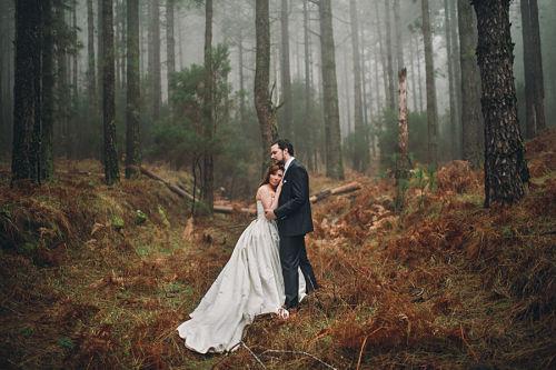 Novios en el bosque