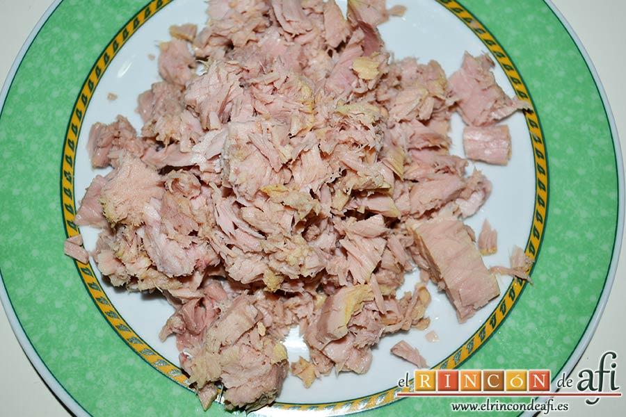 Paté de atún y anchoas, desmigar el atún claro