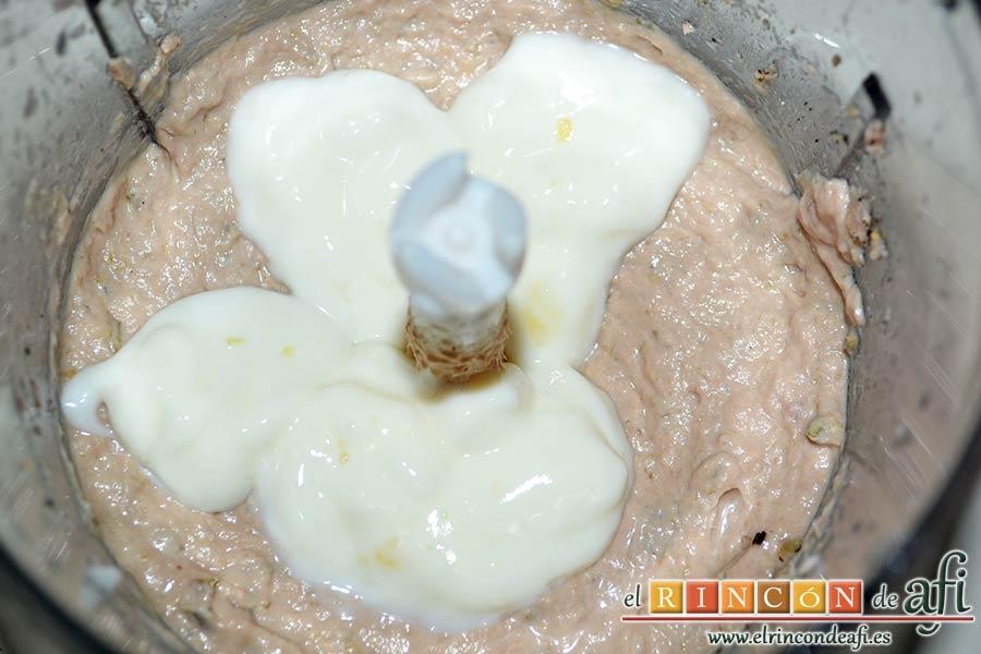 Paté de atún y anchoas, añadir el yogur