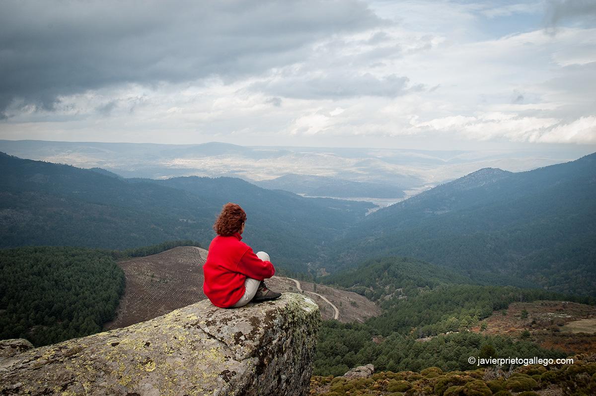 Panorámica desde el puerto de Casillas. Sendero al Pozo de la Nieve del Puerto de Casillas. Pozo de la Nieve. Ávila. Castilla y León. España. © Javier Prieto Gallego;