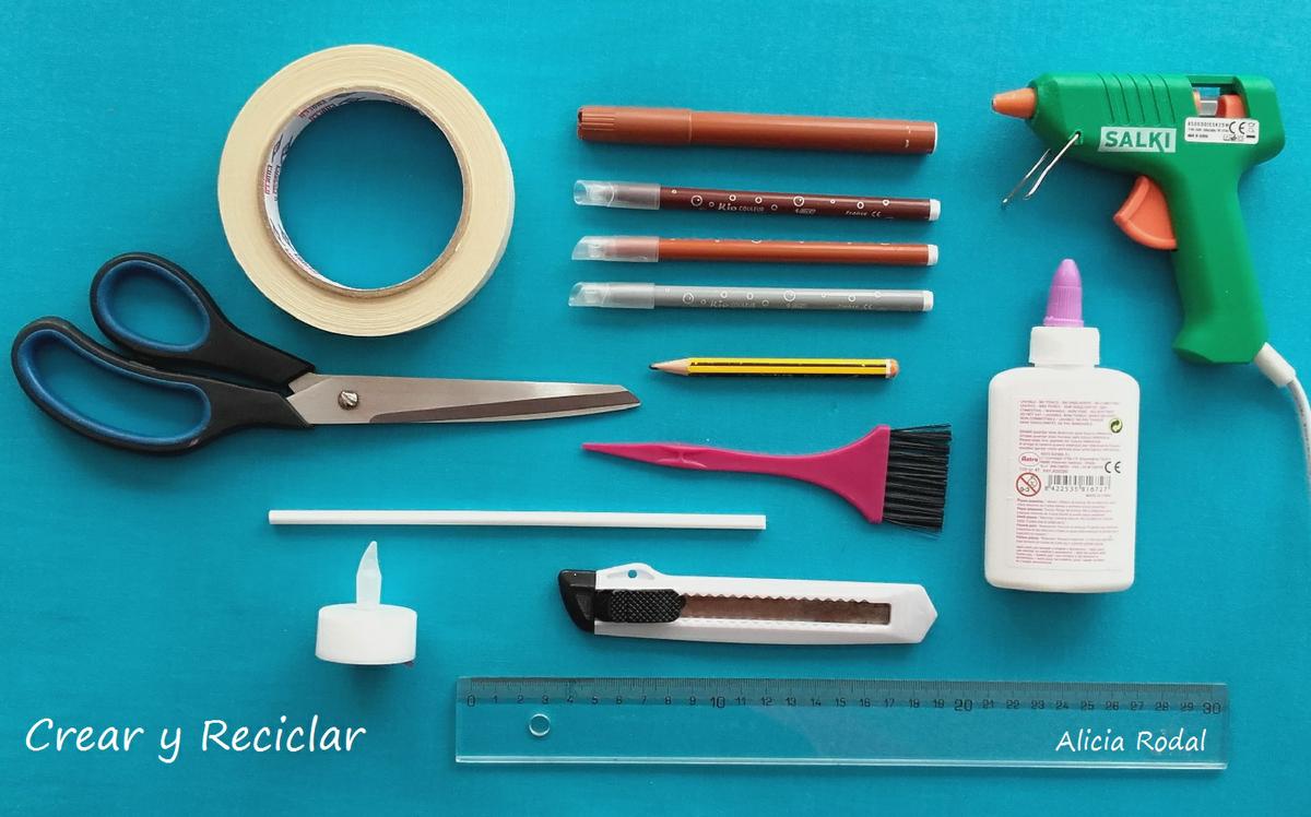 Chimenea o estufa a leña para muñecas con reciclaje DIY