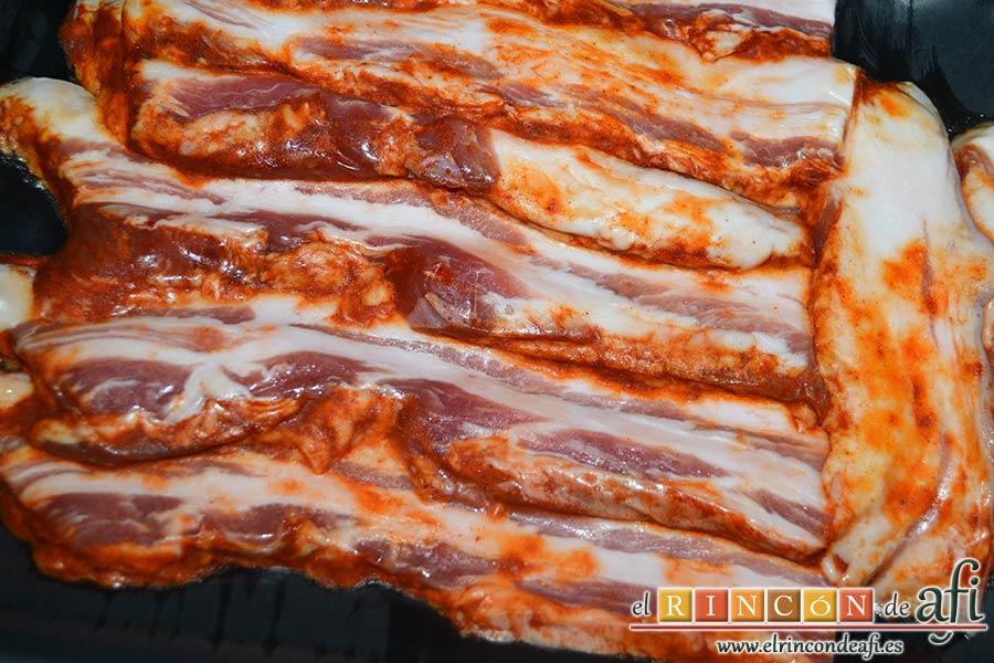 Panceta de cerdo cocida y tostada con puré de papas, preparar la panceta ahumada