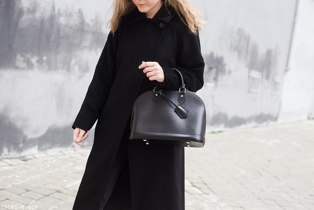 Trini |Max Mara coat Manolo Blahnik slippers