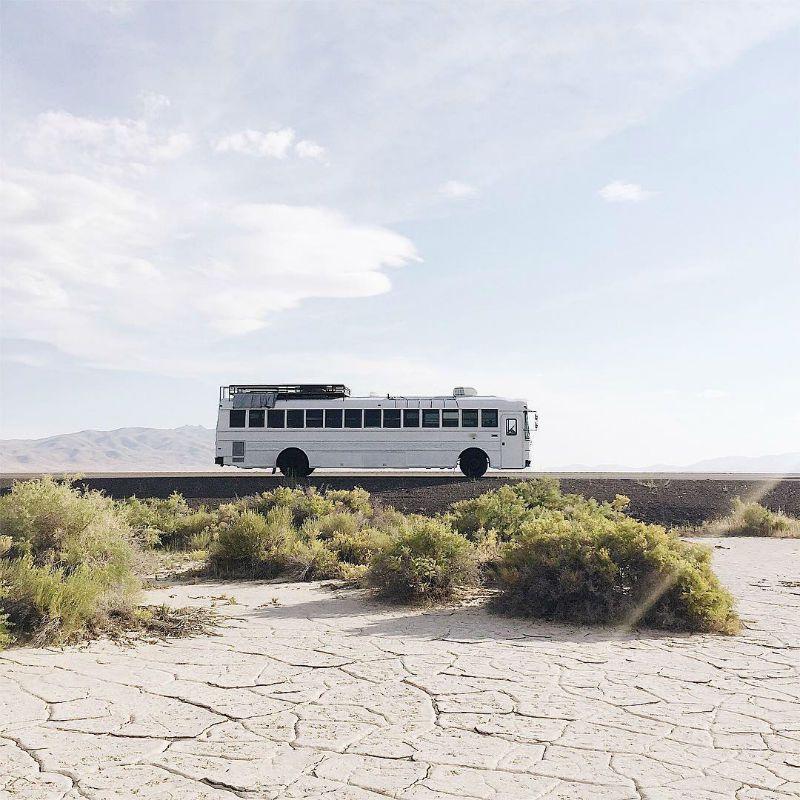 Un viejo autobus transformado en una mini casa