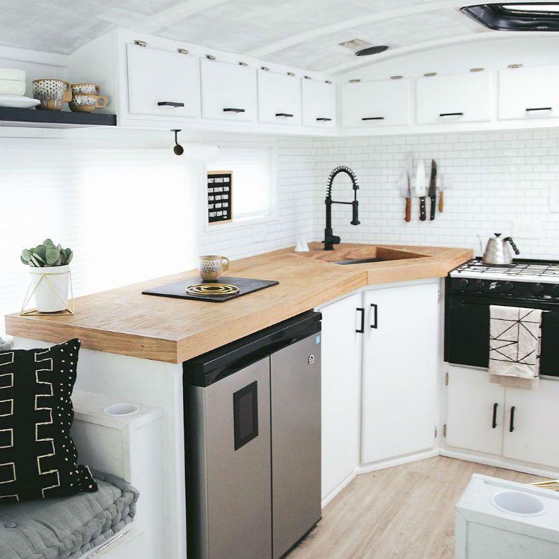 Un viejo autobus transformado en una mini casa