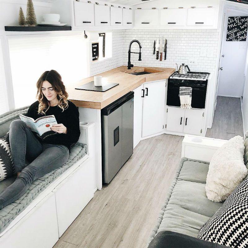 Un viejo autobus transformado en una mini casa