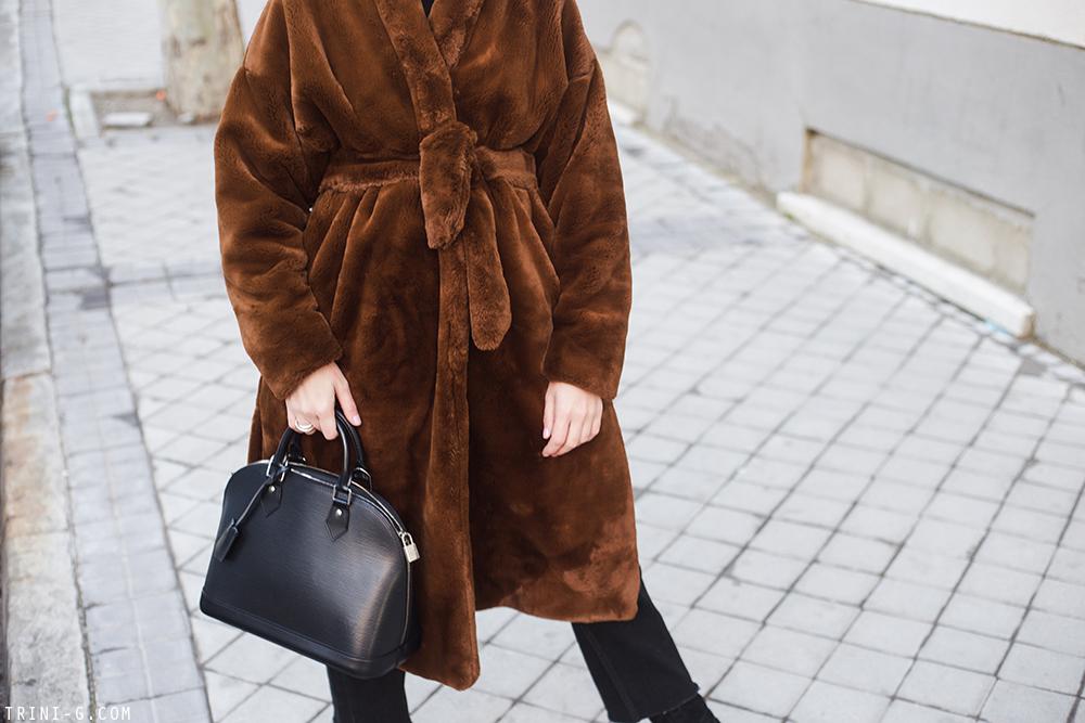 Trini | Toteme coat Levis 501 jeans