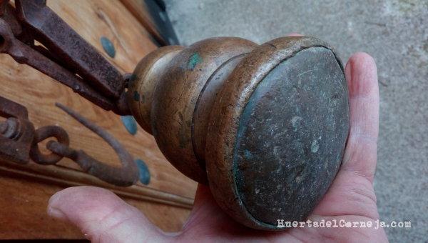 Pilón de cobre y plomo