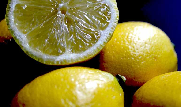 Agua con limón para el estreñimiento - Trucos de salud caseros