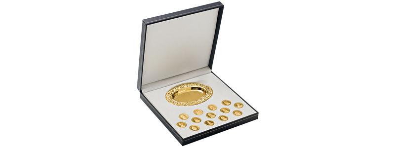 Arras de oro y bandeja