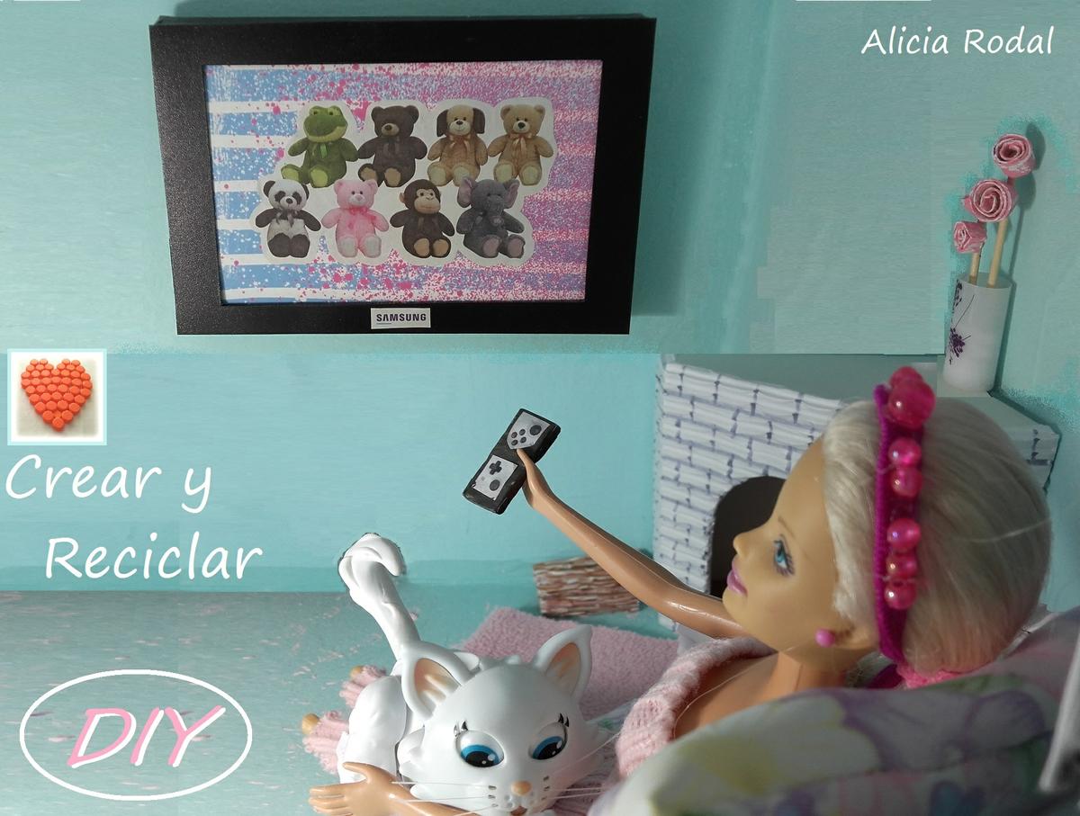 Televisor o televisión con mando o control remoto para muñecas con reciclaje DIY