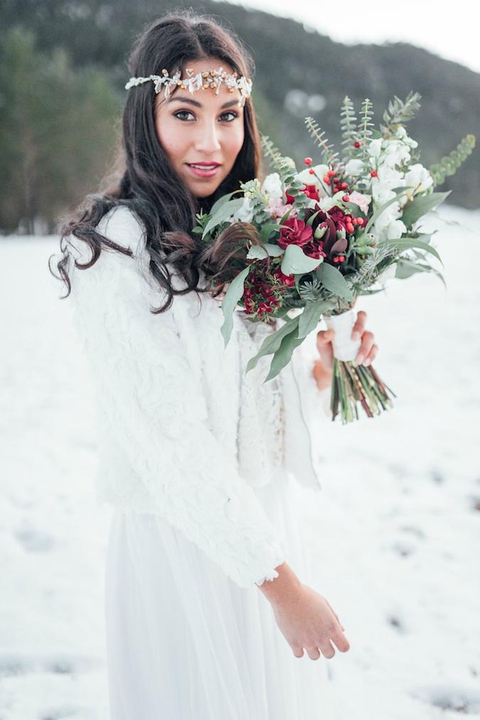 winter love elopement laiatq