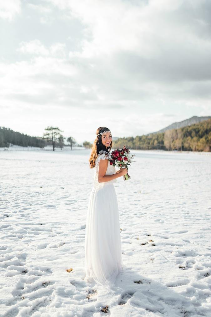 winter love elopement laiatq