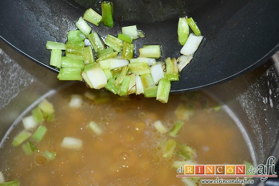 Bacalao a la calesera, añadirlos a la olla
