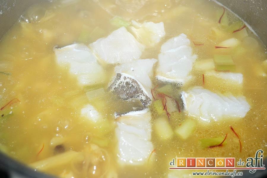 Bacalao a la calesera, añadir el bacalao