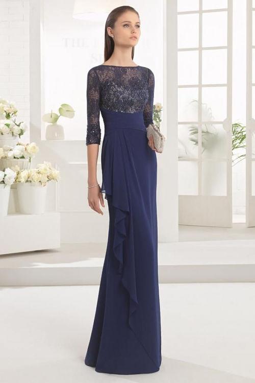 Madre novia con vestido azul marino