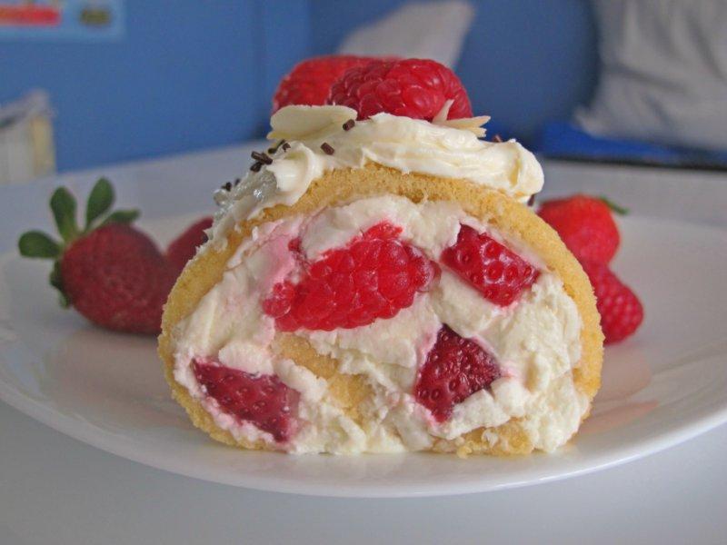 corte del brazo de gitano con frutos rojos