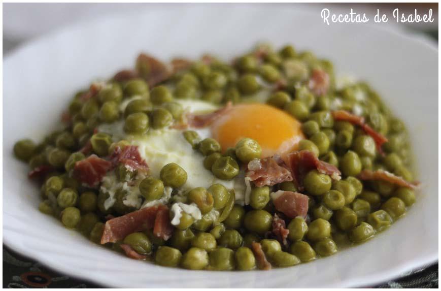 Guisantes con jamón y huevo cuajado