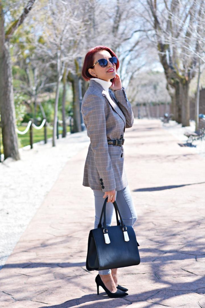 Outfit con blazer estampada