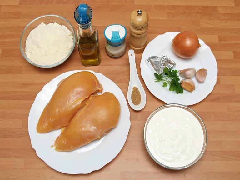 Pollo en salsa de queso. Receta fácil y rápida