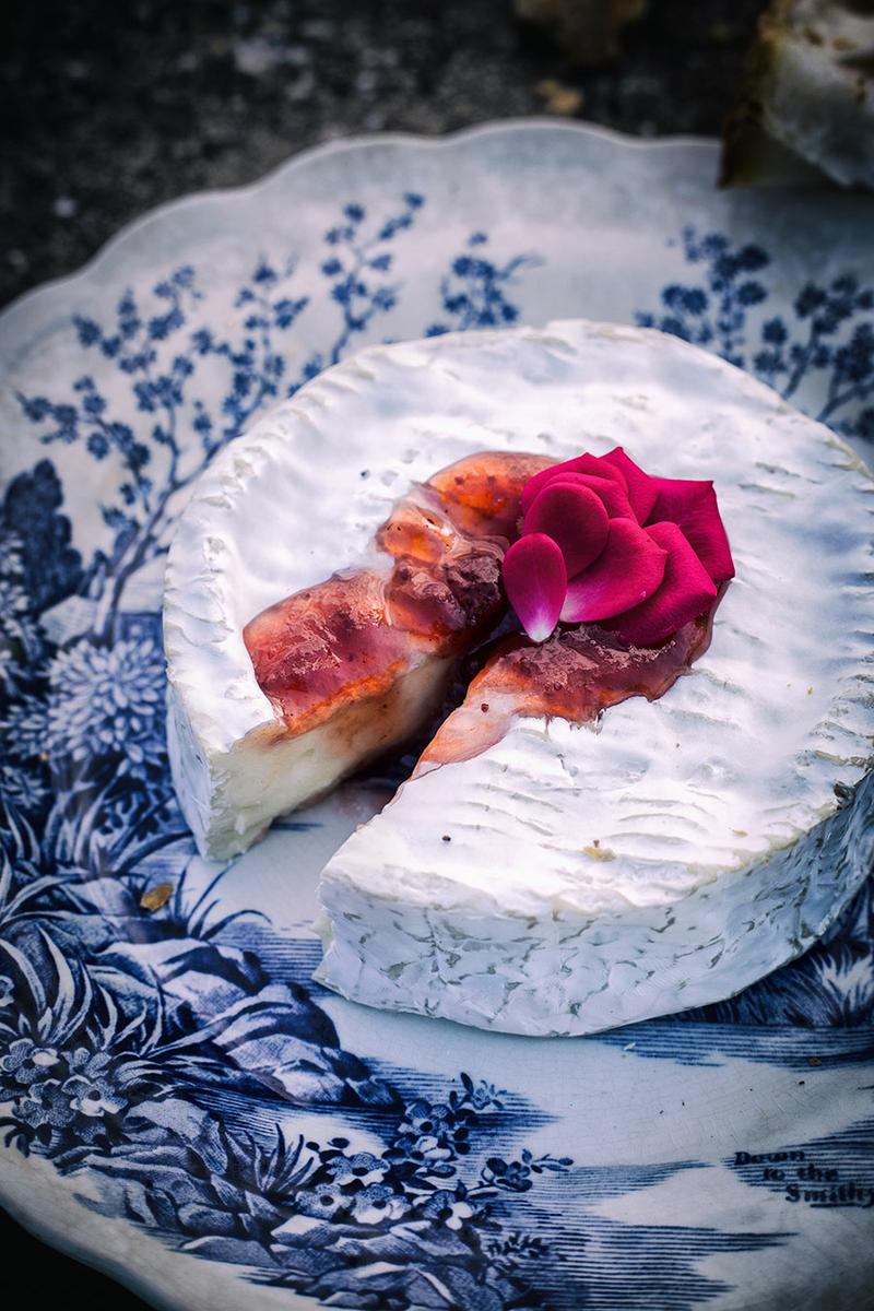 Mermelada-de-petalos-de-rosas-camembert©MariaAlgaraPhotography