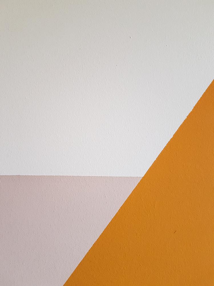 como-pintar-una-habitacion-infantil-con-formas-geometricas