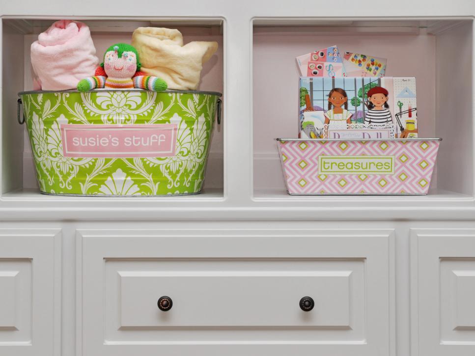 original_Susie-Fougerousse-Girls-Portable-Storage-Metal-Containers-on-Bookshelf_s4x3.jpg.rend.hgtvcom.966.725