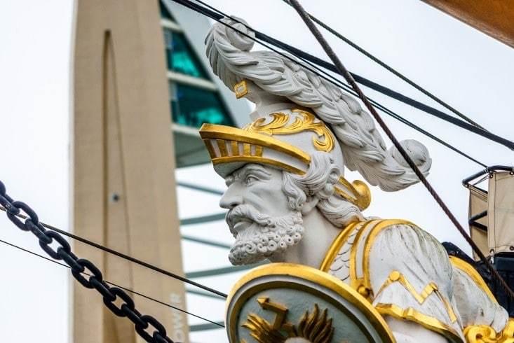 Mascarón de proa masculino