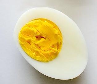 cut-hard-boiled-eggs-6-10-16