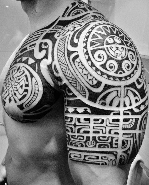 Tatuajes en el hombro para hombres 