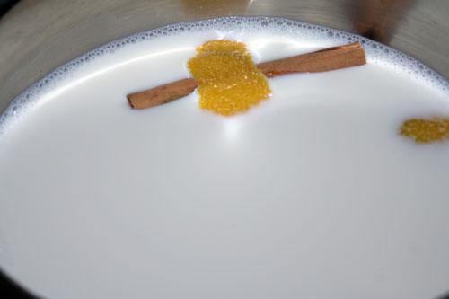 infusionar-la-leche-para-el-Bizcoflan