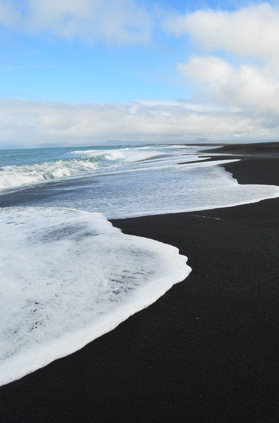 Islas para visitar en Estados Unidos, Black Sand Beach Maui, Hawaii. I would love to help you plan your awesome Hawaii vacation! http://GaylynnTravel.com