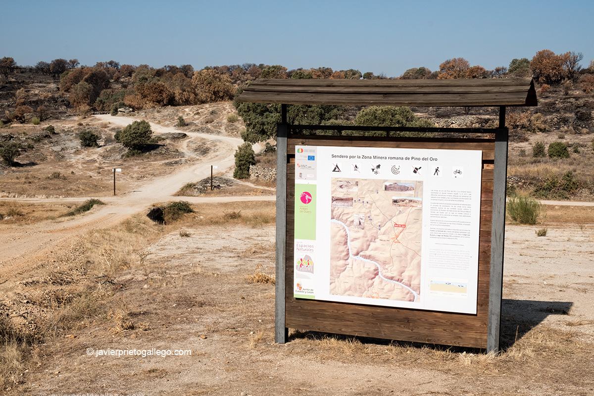 Ruta de las minas romanas de Pino del Oro. Paisaje quemado. Territorio calcinado. Parque Natural de las Arribes del Duero. Zamora. Castilla y León. España © Javier Prieto Gallego