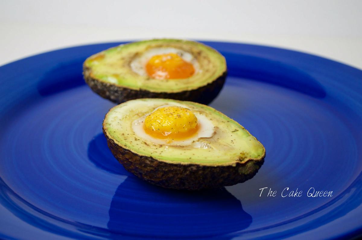 Aguacate y huevo un desayuno o entrante delicioso