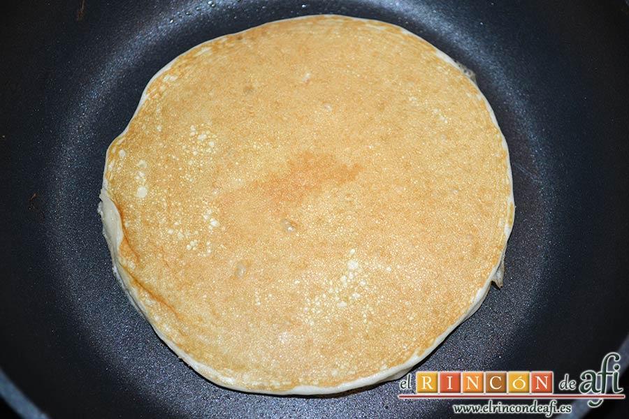 Tortitas con sirope de arce, dorar por la otra cara