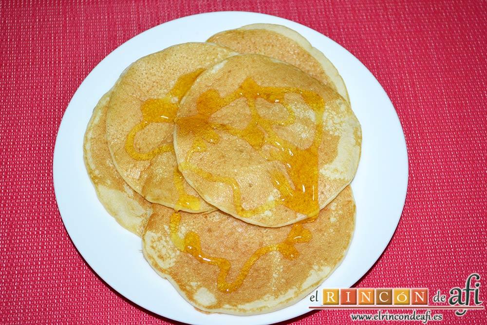 Tortitas con sirope de arce, sugerencia de presentación