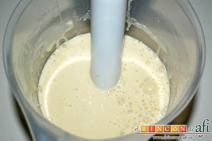 Tortitas con sirope de arce, mezclar con minipimer