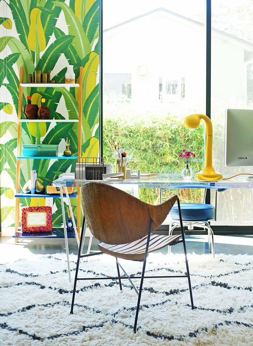 habitacion niño con papel pintado verde