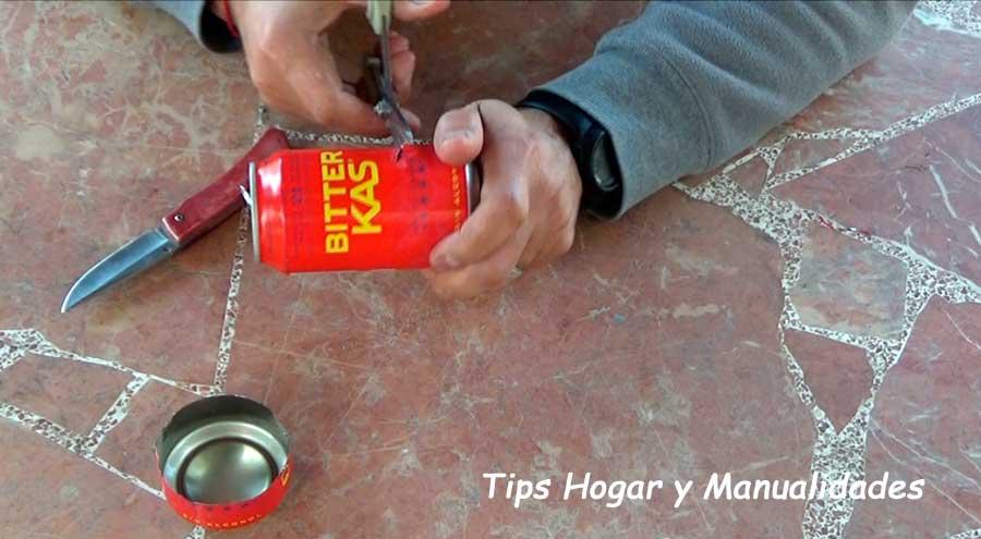infernillo casero con dos latas de refresco